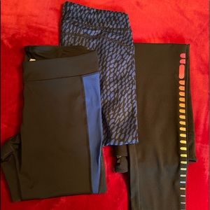 💙 Two Pairs of Under Armour Capris 💙